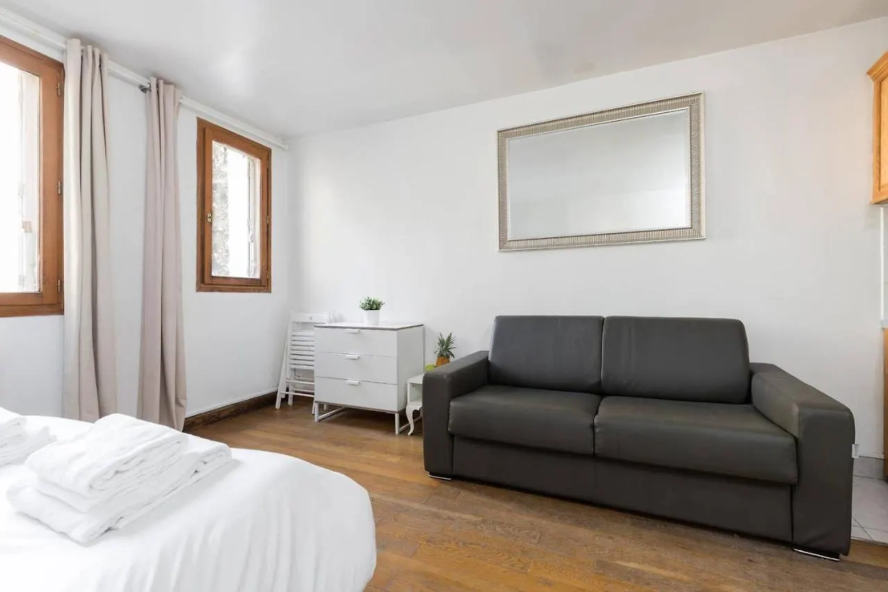 شقة باريس  في Pantheon Private Latin Quarter Studio