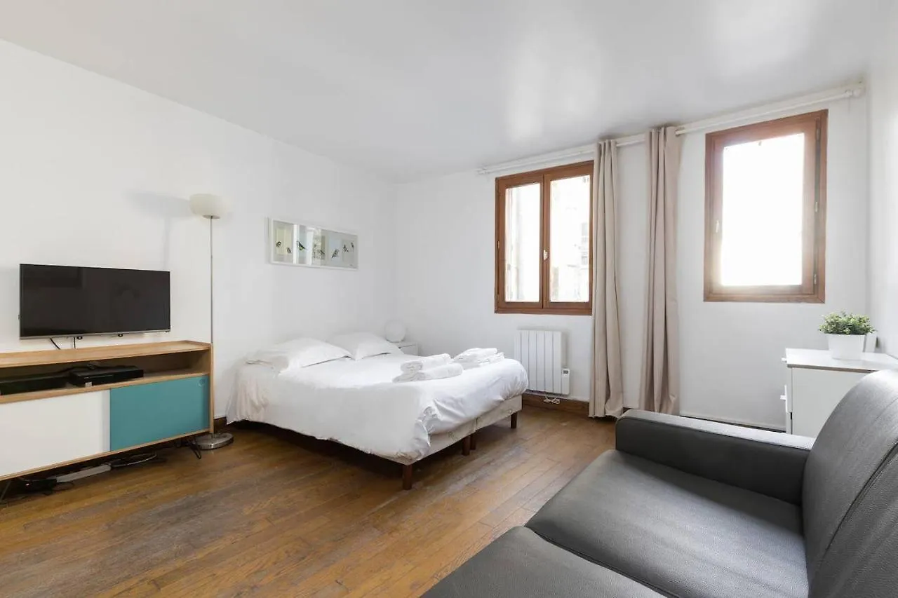 Pantheon Private Latin Quarter Studio location